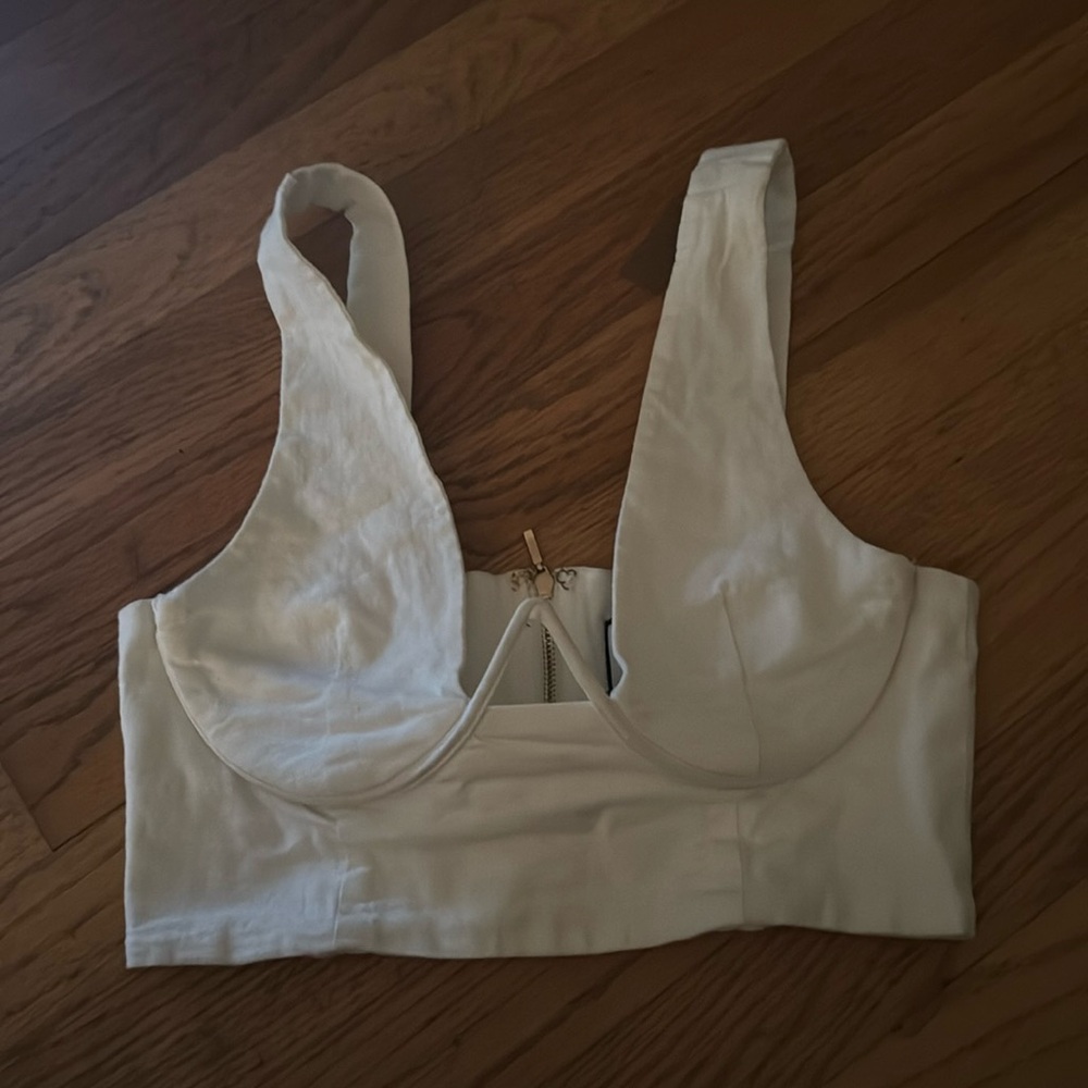 Boutique underwire going out top